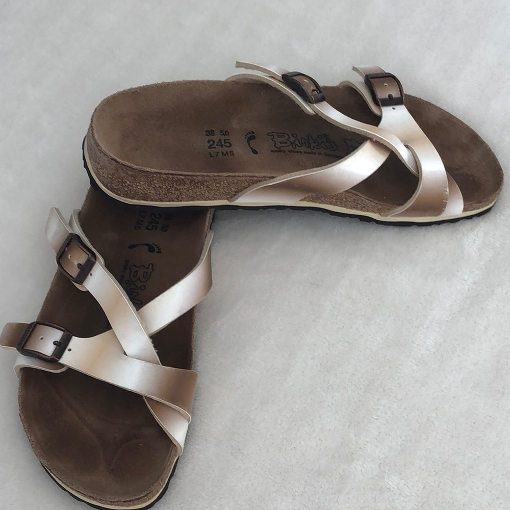 Birkenstock Birki’s size 38. Cream‎ with burnish look on straps. Criss/cross.EUC